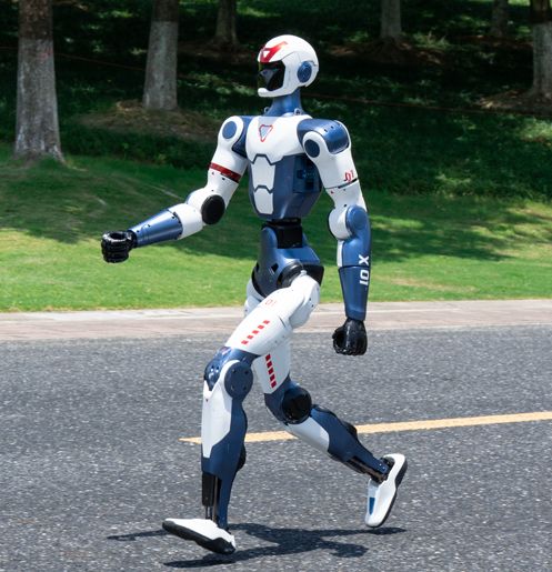Robot R1 Unitree potrafi biegać